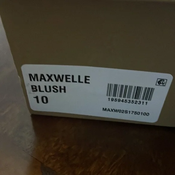 Brand new. Never worn - Picture 5 of 6